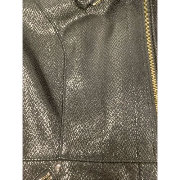 Cache Bomber Jacket  - Picture 3 of 7